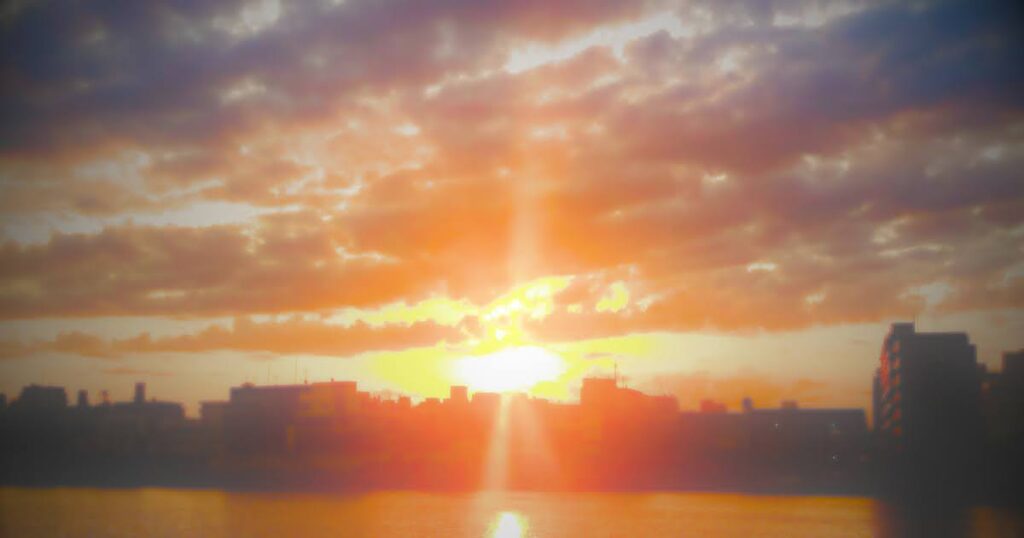 太陽と地平線の風景画像